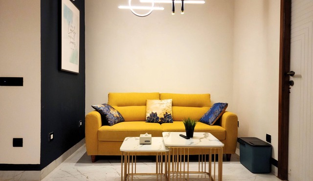 Luxury Stylish Comfort near Airport, Bus and Train