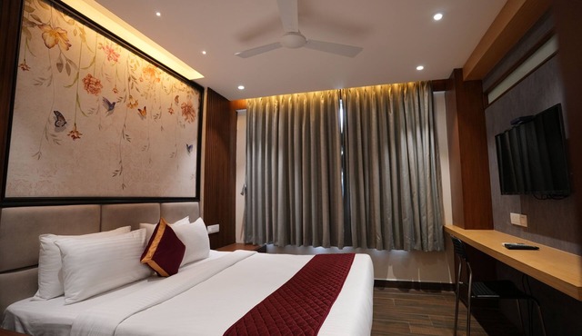 Luxury Suite Room— 5 min from the Ce!