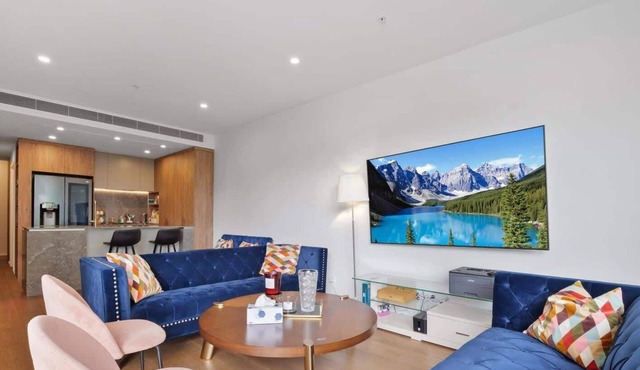 Luxury West End Apartment - Pool Gym Parking in West End