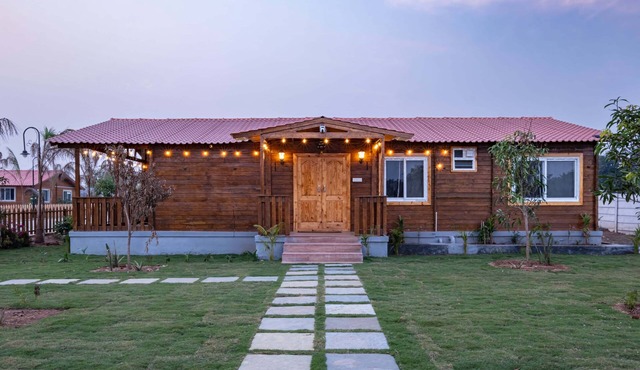 Luxury Wood House with Pool by Homeyhuts - AC 3BR