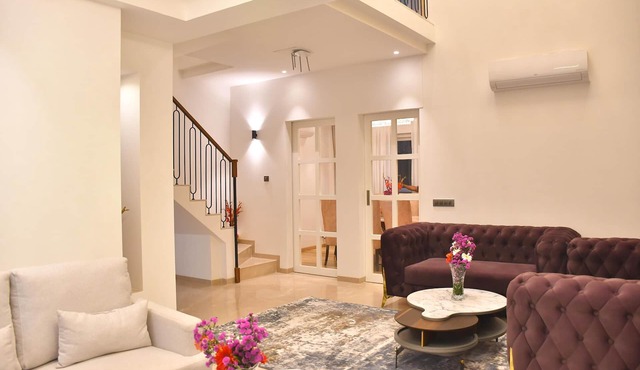 LuxuryHouse-3BR-Free Car & Driver-Balcony-WiFi