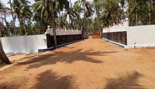 M R Beach & Cottages - 3