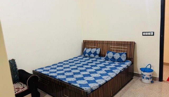 M v palace guest house in Sāmod