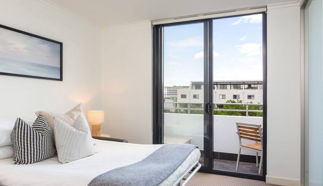 MadeComfy Executive & Stylish Inner-City Apartment