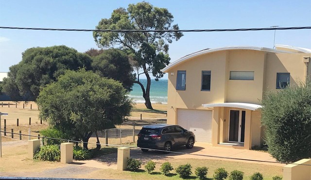 Magnificent huge beach house with sea views in St Leonards