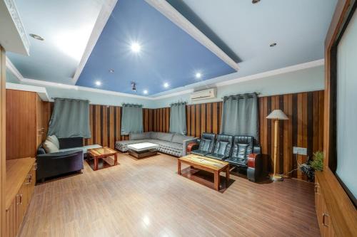 Magnum Opus Party Friendly Spacez Villa with Theater