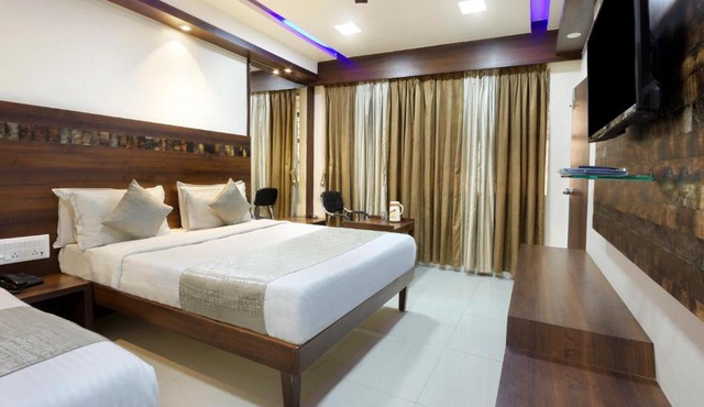 Mannars Deluxe Lodge