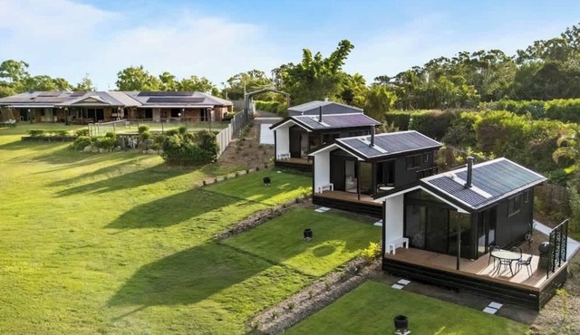 Manor & 3 Villas - Pool & Coastal Views - 24ppl in Ninderry