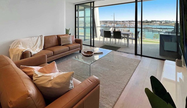 Marina Vista - Waterfront Apartment