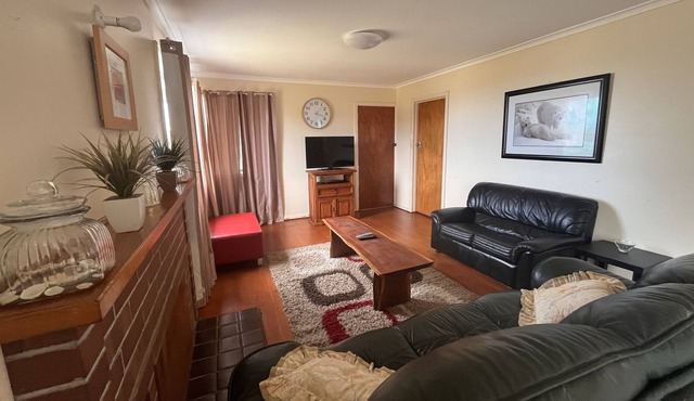 Marlo Beach House - A lovely two bedroom house located 150m away from the beach. in Marlo
