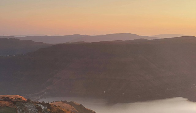 Marvelous 3-bedroom apartment in Panchgani.Balcony facing valley.