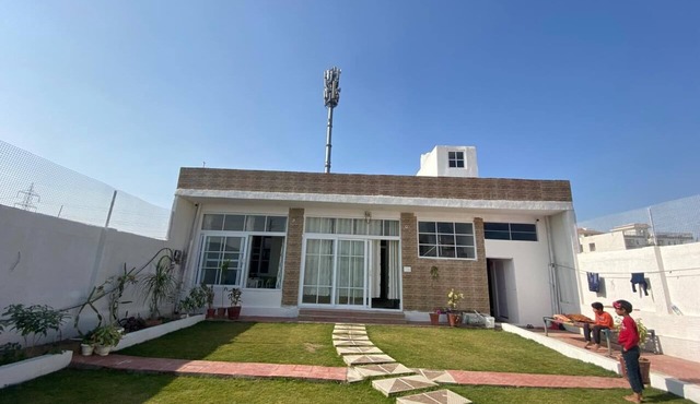Marvelous villa with AC in vibrant Jaipur Spacious Accommodation