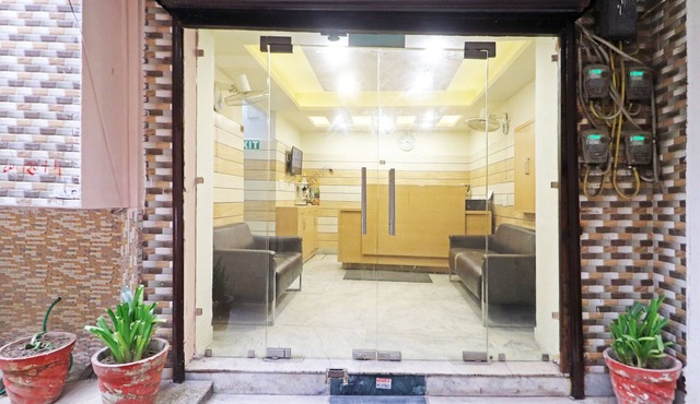 Mauryan Express Hotel Dashrathpuri Metro