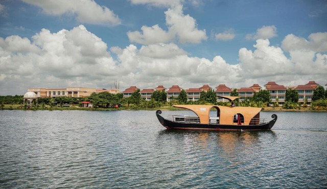 MAYFAIR Lake Resort