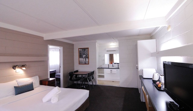 Mayfair Motel in West Wyalong