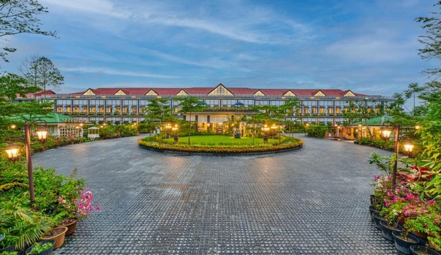 MAYFAIR Tea Resort