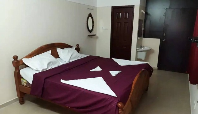 Melba Home Ideal for Couples by Happy Huts