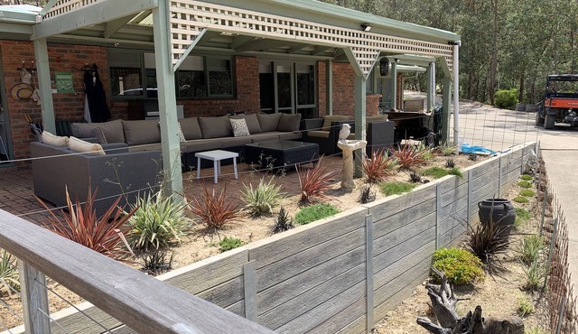 "MERRIVALE" ABSOLUTE UNOBSTRUCTED WATER VIEWS in Taylor Bay Eildon