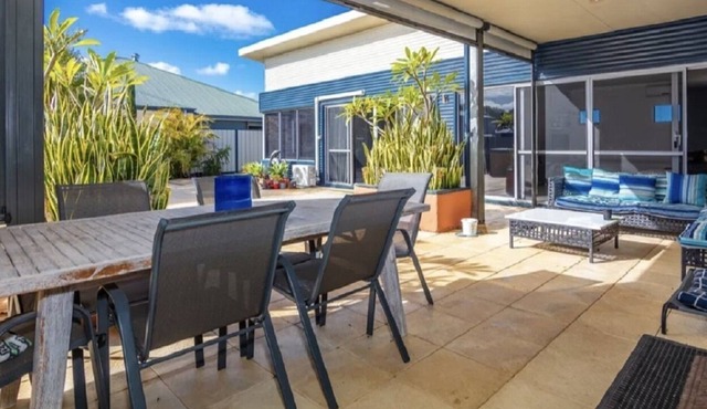 Middleton: 3 BR, 2 BA House in Jurien Bay, Sleeps 8 in Jurien Bay