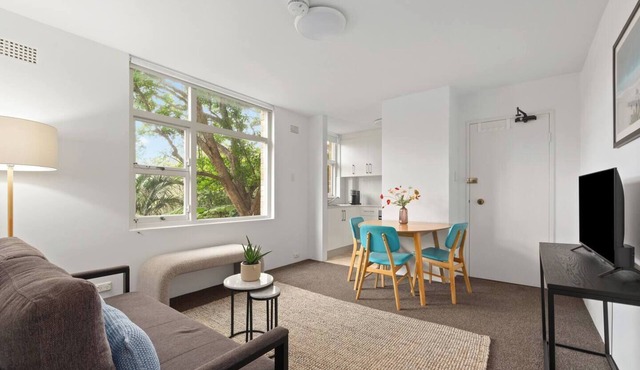 Minimalist Mosman Essential Stay near Beach and Zoo