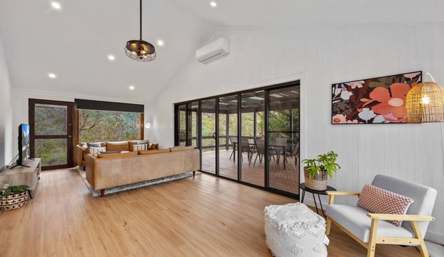 Mistletoe Lodge - A Home Among the Gum Trees in Eildon