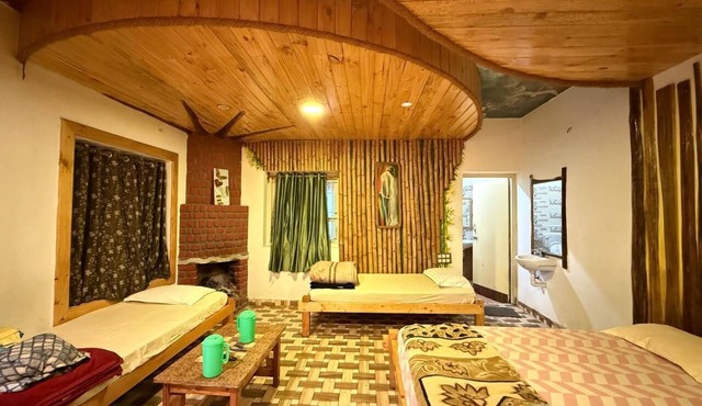 Misty 7-Bedroom Hill Retreat in Kodaikanal–Perfect for groups & Artists