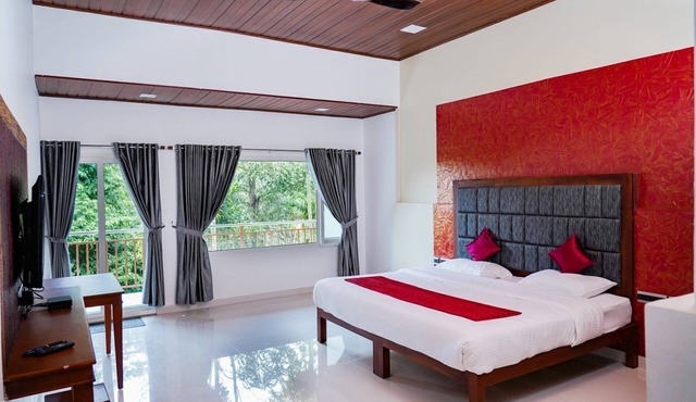 Misty Bush Munnar - Deluxe Double Room