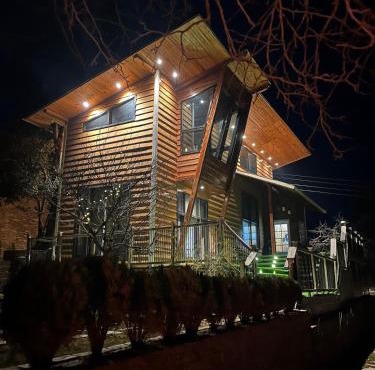 Modern 2 bedroom Cabin