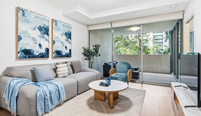 Modern 2BR Apt | Urban Comfort in Vibrant West End in West End
