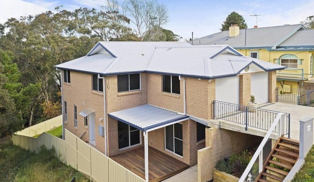Modern 3-bedroom Katoomba townhouse (nature view)