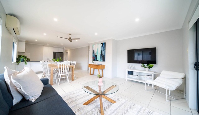 Modern 4BR Retreat | Space & Comfort for All in Burdell