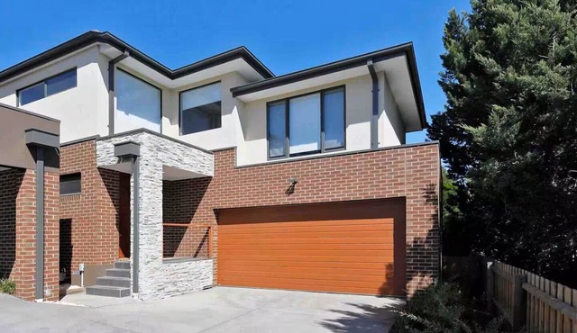 Modern 4BR townhouse best for family and couples in templestowe
