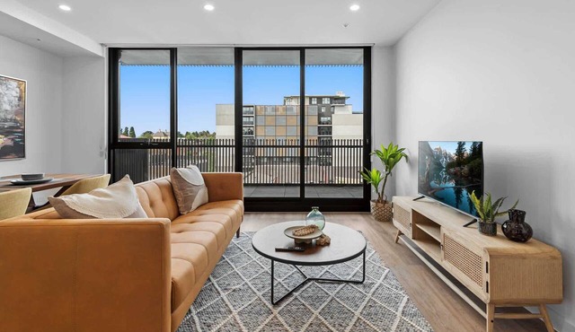 Modern Apartment on Burgundy Precinct & Parklands in Heidelberg