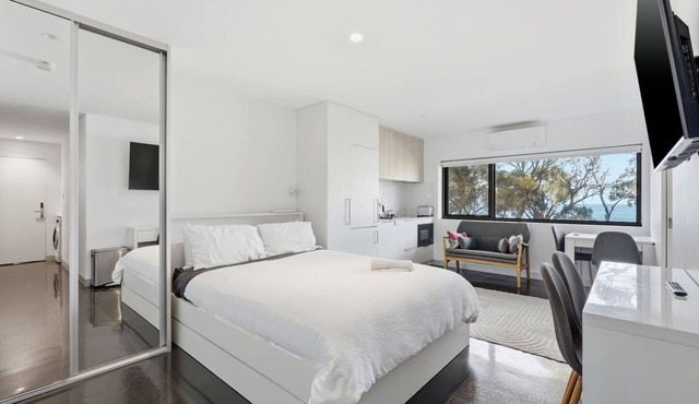 Modern Beachside Studio in Blackmans Bay
