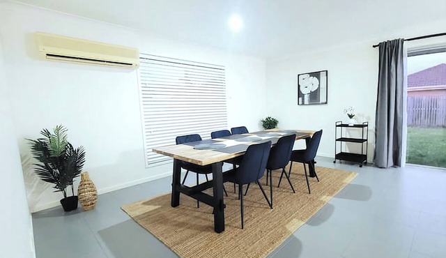 Modern, cozy, spacious house with air conditioning and heating in all bedrooms! in Caboolture
