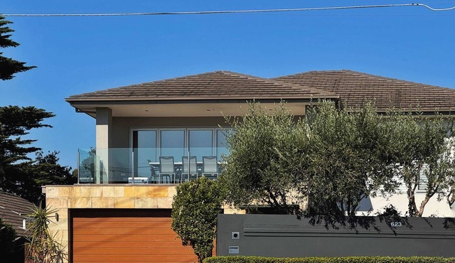 Modern Frankston South Holiday House with Bay View in Frankston South