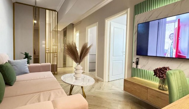 Modern & Glam Apartments Evergreen Towers Underground Parking Option