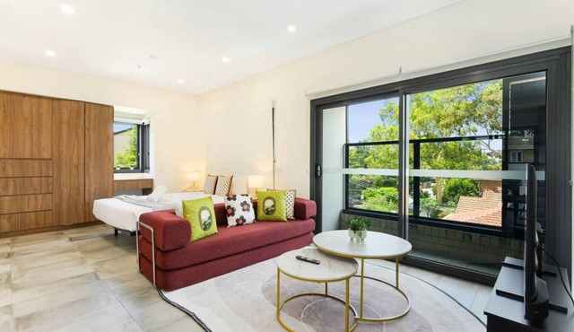 Modern Marrickville Studio | 10 Min Walk to Train