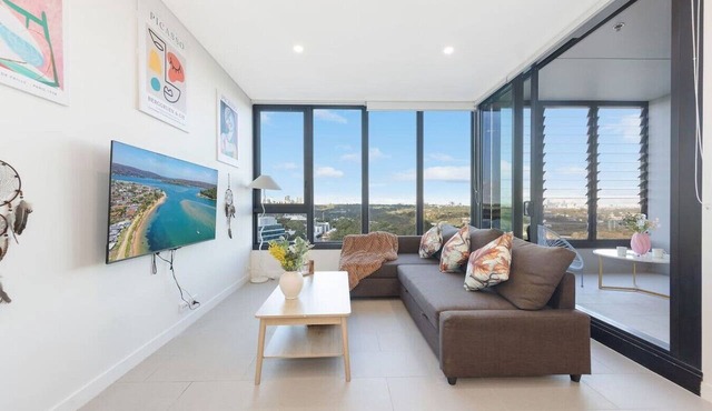 Modern North Ryde Apt | Walk to Metro