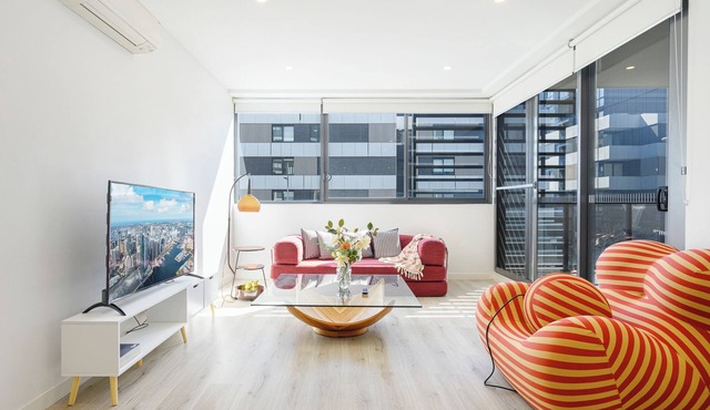 Modern Penrith Apt 2BR w Ensuites, WIR, Parking & Sofa Bed