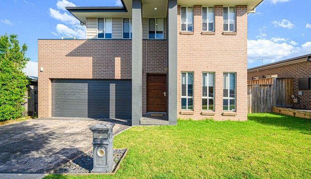 Modern Relex 5BR House Spacious & Close to Park Colebee