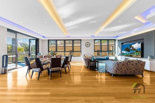 Modern Summer Palace in Epping