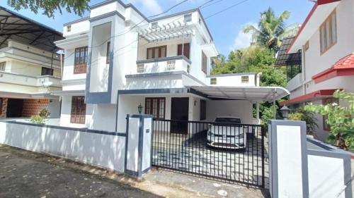 Moms Villa