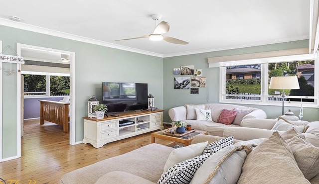 Morton Cottage at Lemon Tree - Pet Friendly - Walk to Water