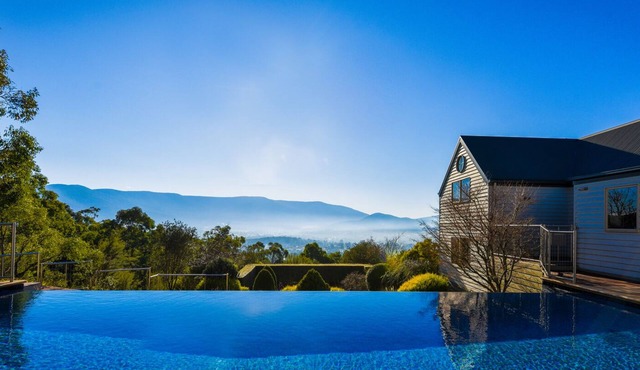 Mount View Estate: A Luxury Getaway with Unforgettable Views in Yarra Junction