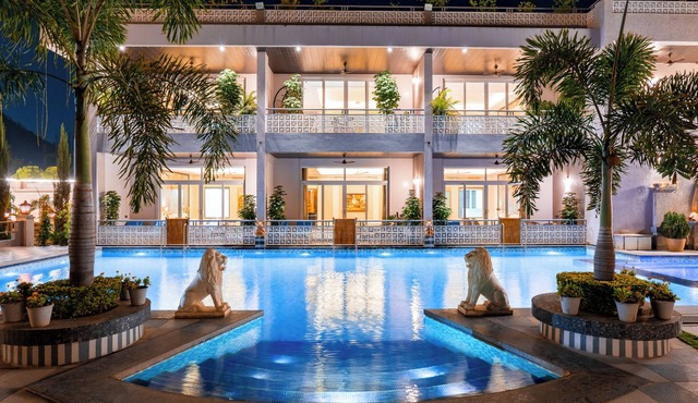 Mountain Creek 7BHK Villa by ELIVAAS