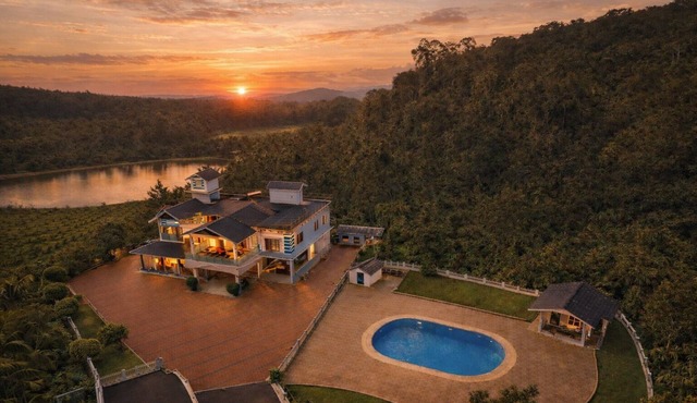 Mountain Escape – Hillside Private Estate Villa