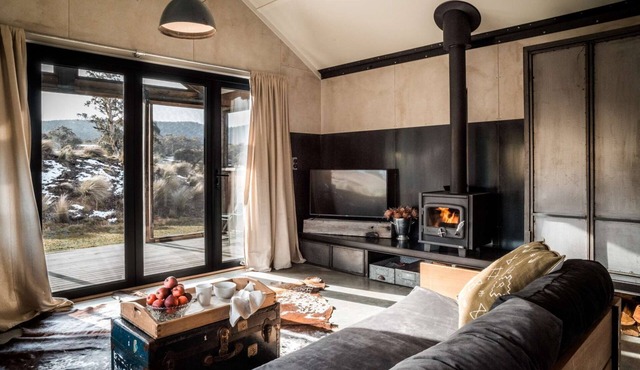 *MOUNTAIN ESCAPE * Pets Welcome * LUXURY SECLUSION in Crackenback