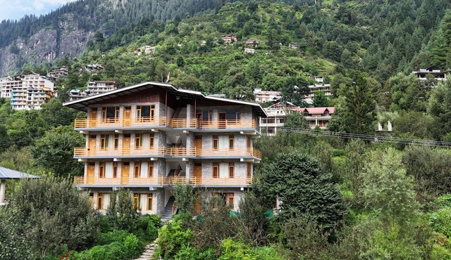 Mountain View -bedroom, bed & breakfast in welcoming Manali