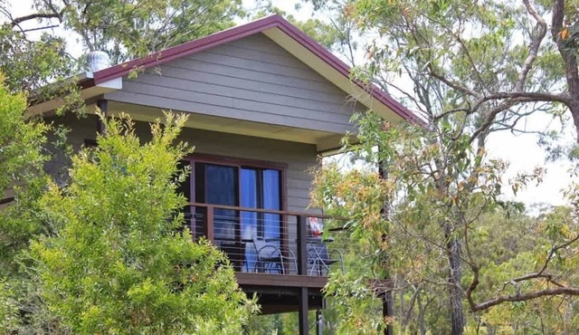 Mountain View Chalet | Fireplace | Secluded Bush in Preston